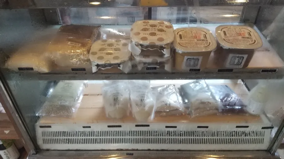 お味噌の種類や原料の大豆のこと、塩こうじや甘酒についてのお話、どれも興味深かったです
種類によっては量り売りも可能なので、味くらべも楽しめそう♪
今回は外の暑さで断念しましたが、次の機会に塩こうじを買いに行きたいです
