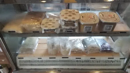 お味噌の種類や原料の大豆のこと、塩こうじや甘酒についてのお話、どれも興味深かったです
種類によっては量り売りも可能なので、味くらべも楽しめそう♪
今回は外の暑さで断念しましたが、次の機会に塩こうじを買いに行きたいです