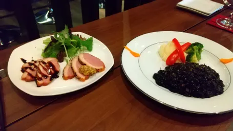 玉鋼ハンバーグや山鳥毛カクテルはもちろん、合鴨ロースのスモークがビックリするほど美味しかったです。
燻製の香りと噛むほどにじゅわ～と口に広がる豊かな旨み、バルサミコ酢とマスタードで2度楽しめるのも嬉しいですね✨
他のサイドメニューも美味しそうで何度も足を運びたくなります。
小さなお連れさまへの心遣いも素敵なお店です！
