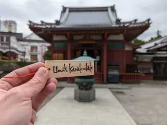 答えは看板で書いてますー！