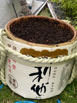 神田豊島屋さんで、種まきしました。6.2
神田限定酒の、酒樽が粋です。