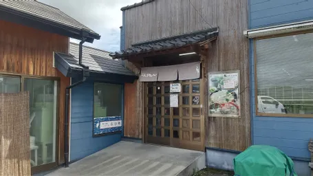 今年はとても暑くて、よく冷えた氷うどんを頂きました
天ぷらの種類も多く、いなり寿司やおむすび、どどめせもあるのでお腹の空き具合によっていろんな組み合わせを楽しめます
新しく発売された手拭いが可愛くて購入しました💕