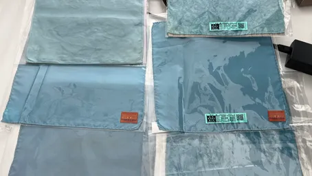 8月10日 2回目の生葉染め
土井さんがポケットチーフやストールを染めました。少し少なめだったので薄めですが
ペイズリー柄が光沢が綺麗、皺も見えないので良いかも。