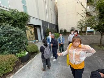 100周年の興産信金さんの植木に並んで藍も元気に育ってますね。
花が少しづつ咲き始めてる！