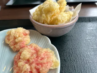 卵とじうどんと紅生姜ととり天♪
卵とじのトロッと感にハマってます！