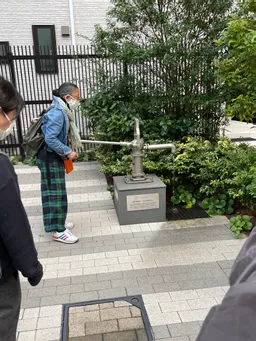 最初のポイントの前に寄り道。
千葉周作道場の跡がこんな所に！
井戸はちゃんと水が出ますけど、少しにおいが（笑）