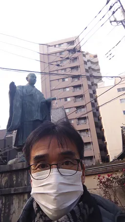 大僧正の銅像です。