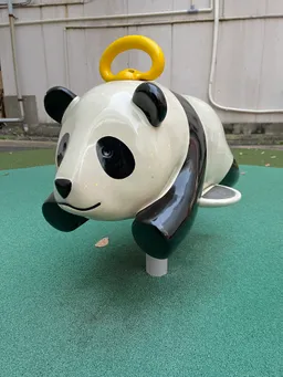 キンキン広場のパンダ